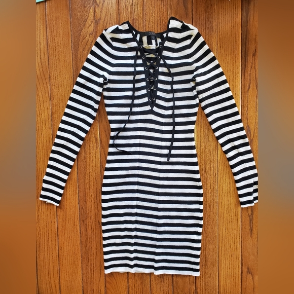 Guess Dresses & Skirts - XS-Guess Sweaterdress